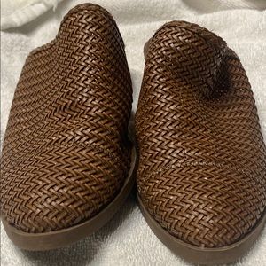 Brown Textured Loafers with Seamless Design